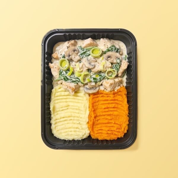 Pechuga en salsa cremosa de champiñones, puerro y espinaca