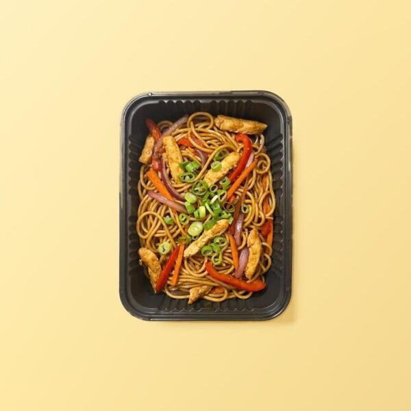 Tallarines salteados con pollo